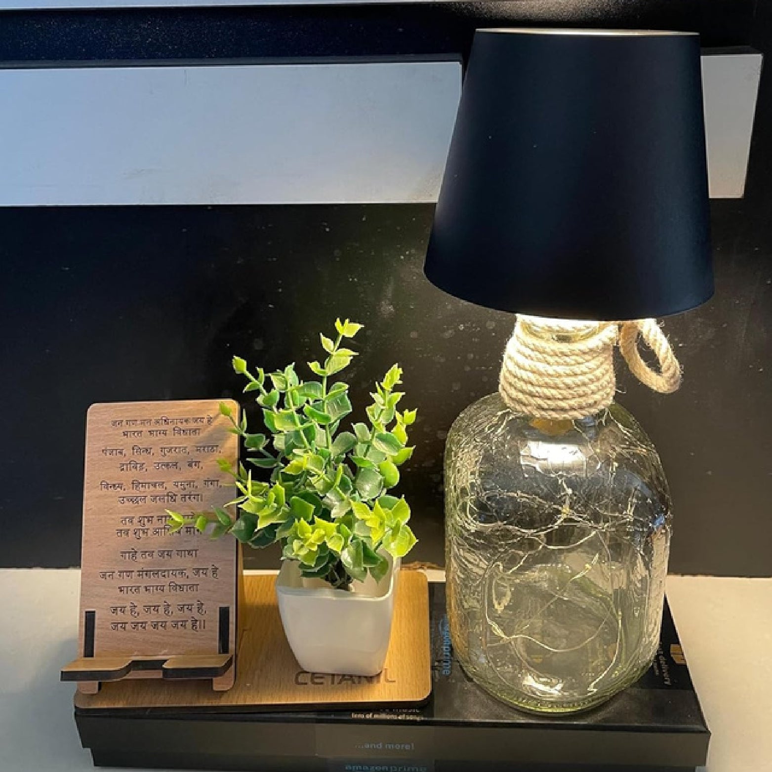 Qaswah Eclipse – Compact LED Bottle Lamp, 3 Modes, Black